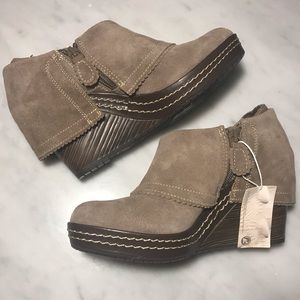 Dr Scholls fold over wedge bootie suede zipper 6.5